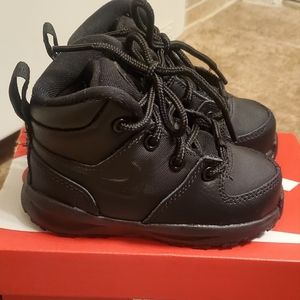 Nike Manoa (make am offer)